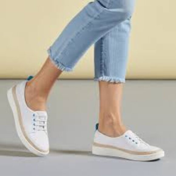 Vionic Shoes - Vionic Jovie Canvas Sneakers in White - NWT